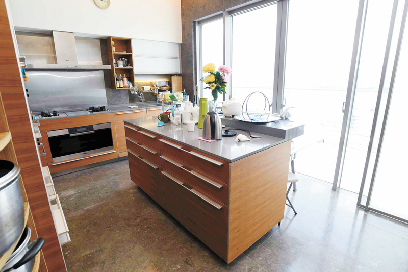 ■廚房位置偌大，並置有中島?面，延伸烹飪空間。