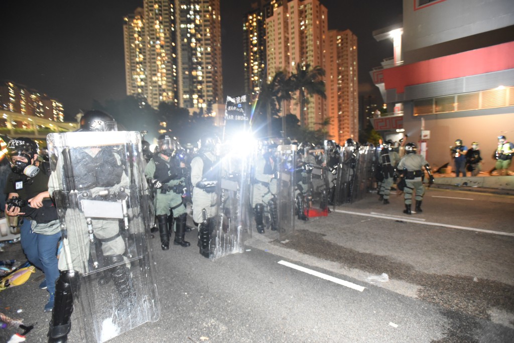 2019年8月5日示威者在黃大仙集結與警對峙。資料圖片