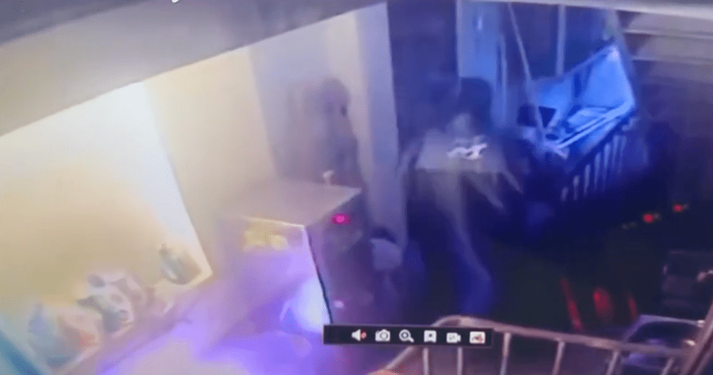 張文轉身離開。新聞雲