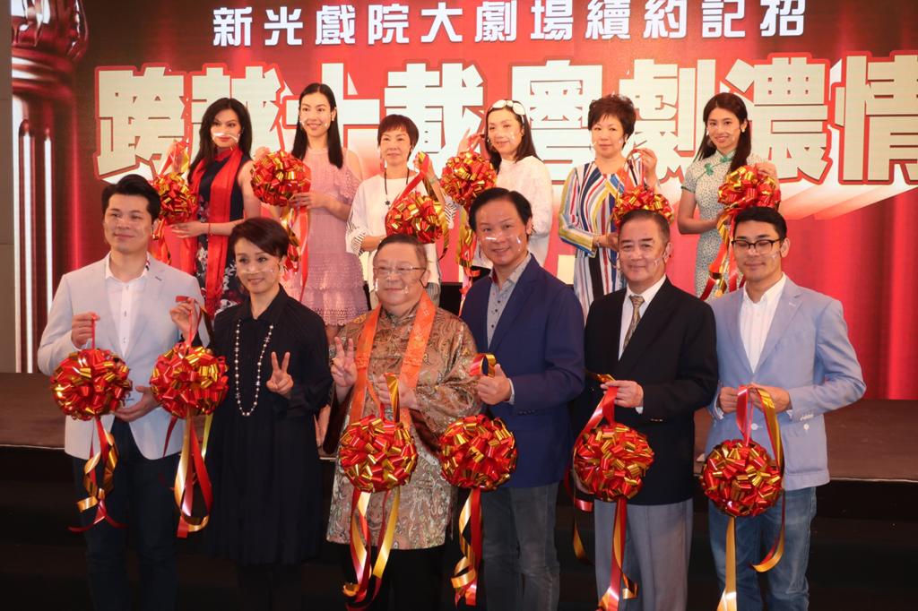 一班粵劇老倌花旦出席活動。