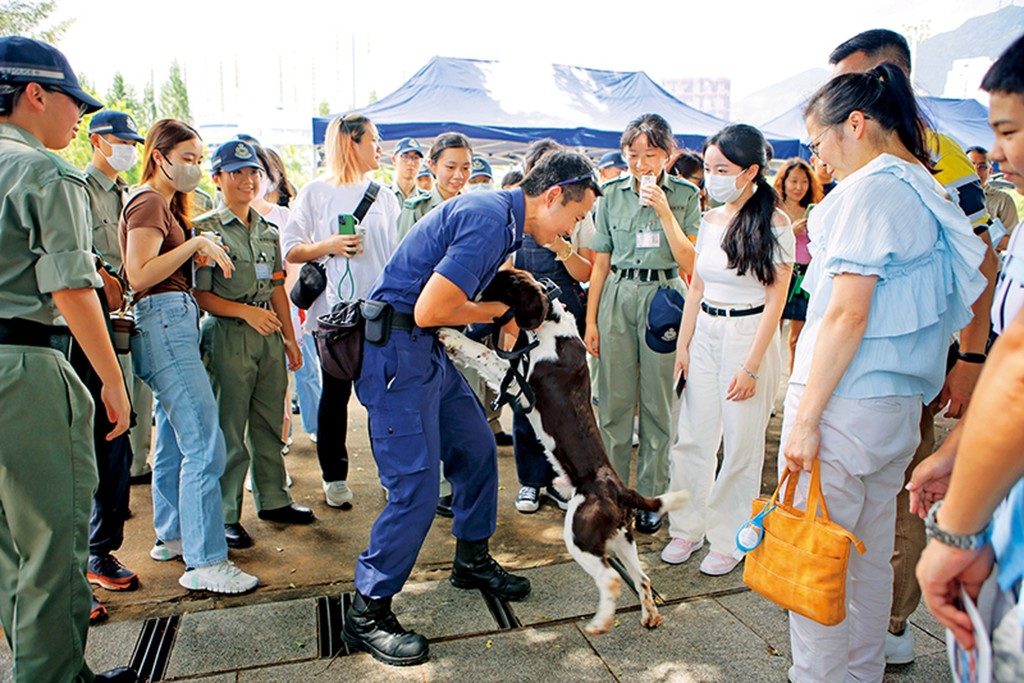 輔警隊曾舉行輔警大學生計劃同樂日，讓參加者親身了解輔警的工作點滴和訓練內容。