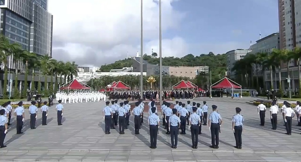 澳門國慶升旗儀式在金蓮花廣場舉行。網上短片截圖