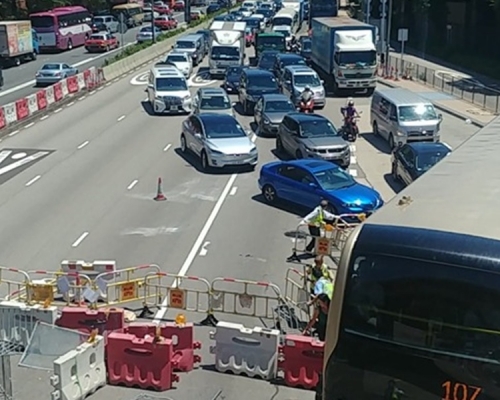 示威者快閃堵塞紅隧行車線。Dennis Ho圖片