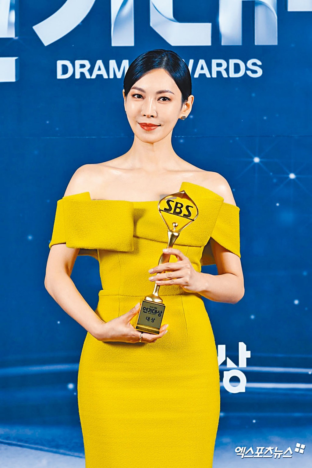 ■金素妍憑話題劇《Penthouse》奪「SBS演技大賞」,一度激動爆喊。