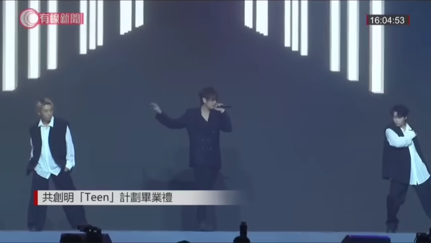 姜涛连唱两首代表作。（《有线新闻》截图）