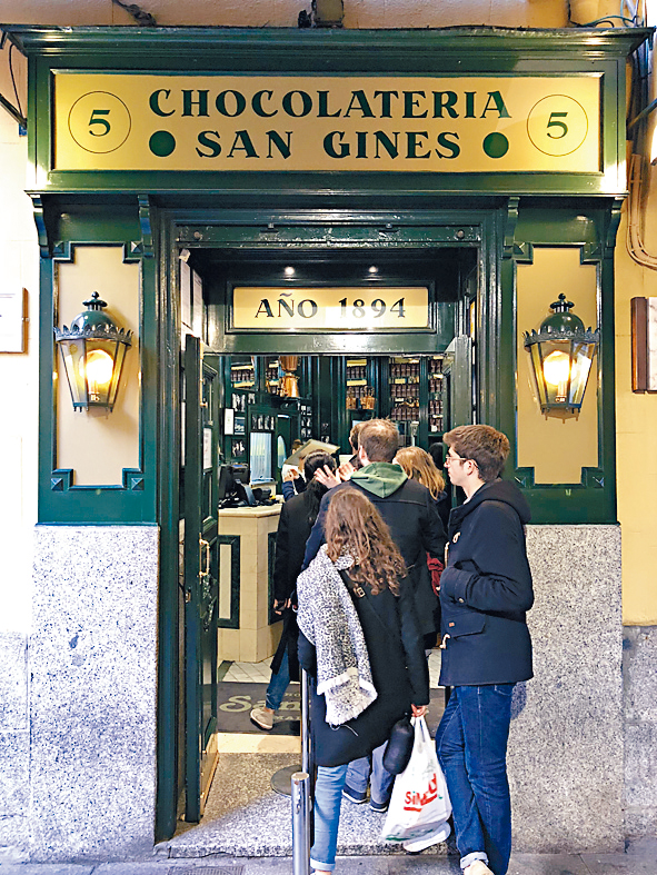 1894年開業的San Gines，如今是名聞天下的西班牙油炸鬼店。