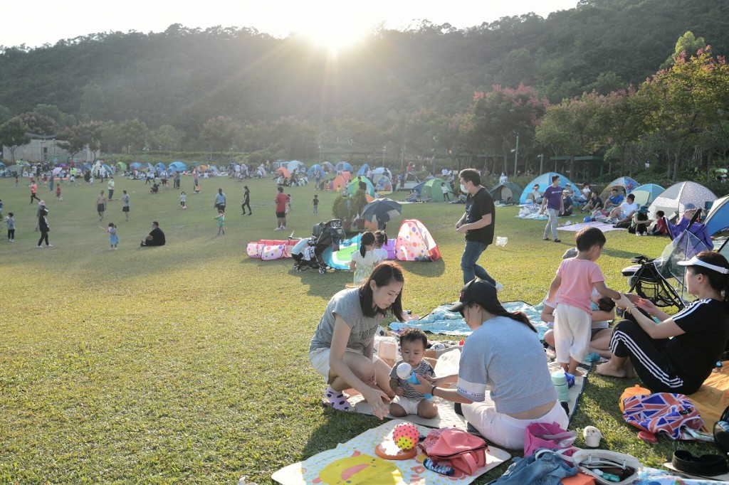 心臟病或呼吸系統疾病患者、兒童及長者應減少戶外體力消耗,以及減少在戶外逗留的時間。資料圖片