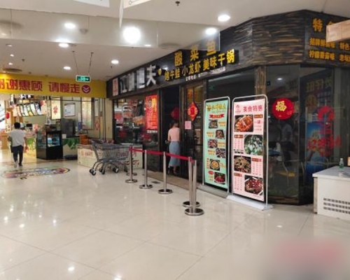 廣西欽州市一間廣場發生火災並冒出大煙，卻向外界聲稱是消防演習。 網上圖片