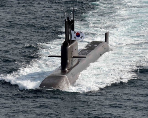 南韩军方成功在水底试射国产潜射弹道导弹。网图