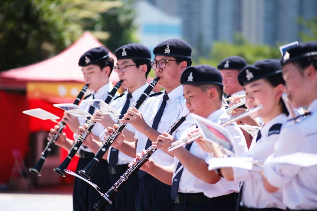 香港警察樂隊少年團帶來精彩演出,為開幕儀式增添熱鬧氣氛。 香港警察樂隊少年團帶來精彩演出,為開幕儀式增添熱鬧氣氛。