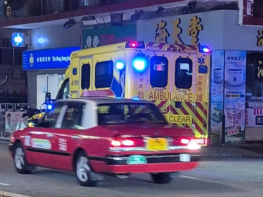 救護員接報趕至。