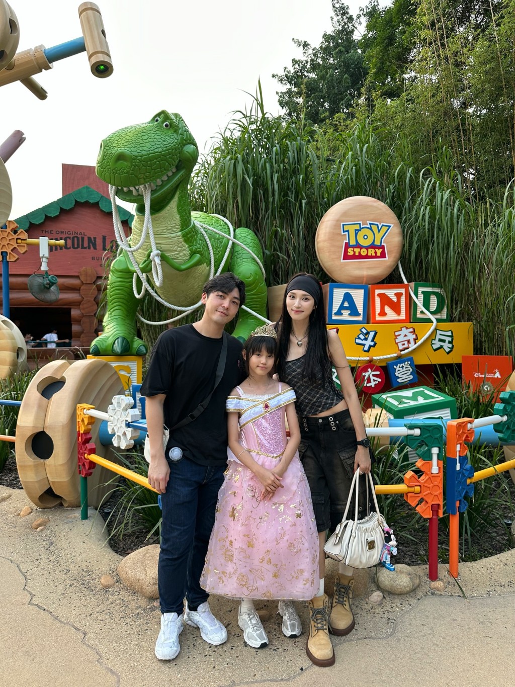 王丹妮曾指與老公羅孝勇的關係如「網戀」。
