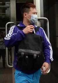 譚明發否認控罪。李志湧攝