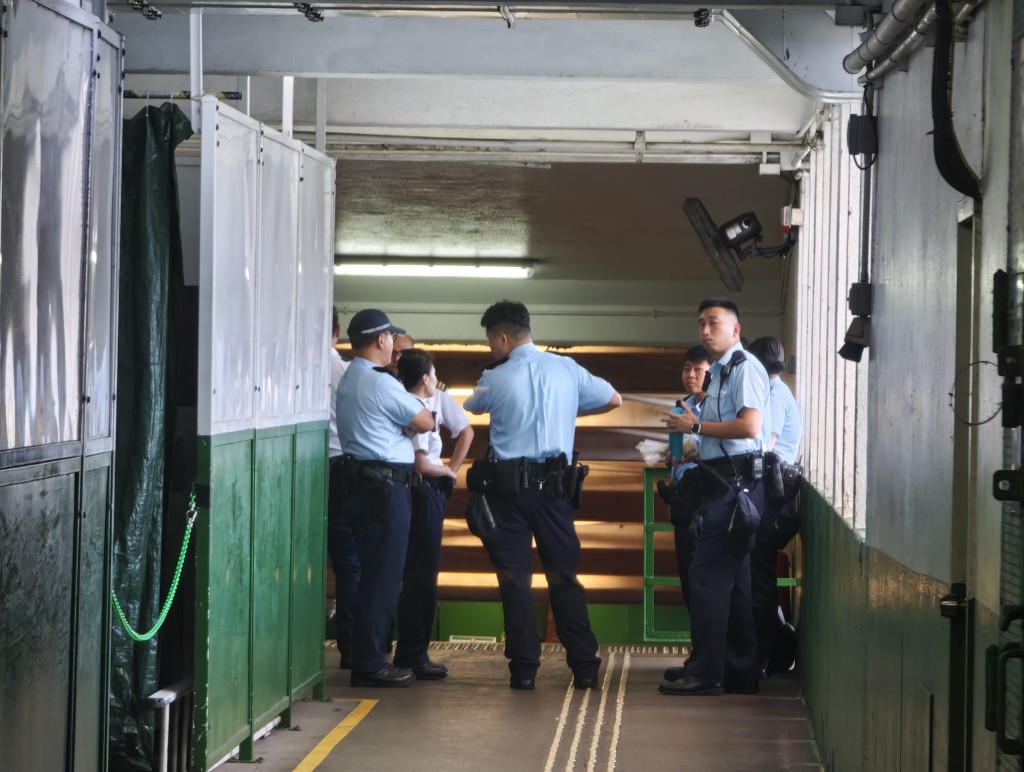 警方到場調查。蔡楚輝攝 警方到場調查。蔡楚輝攝