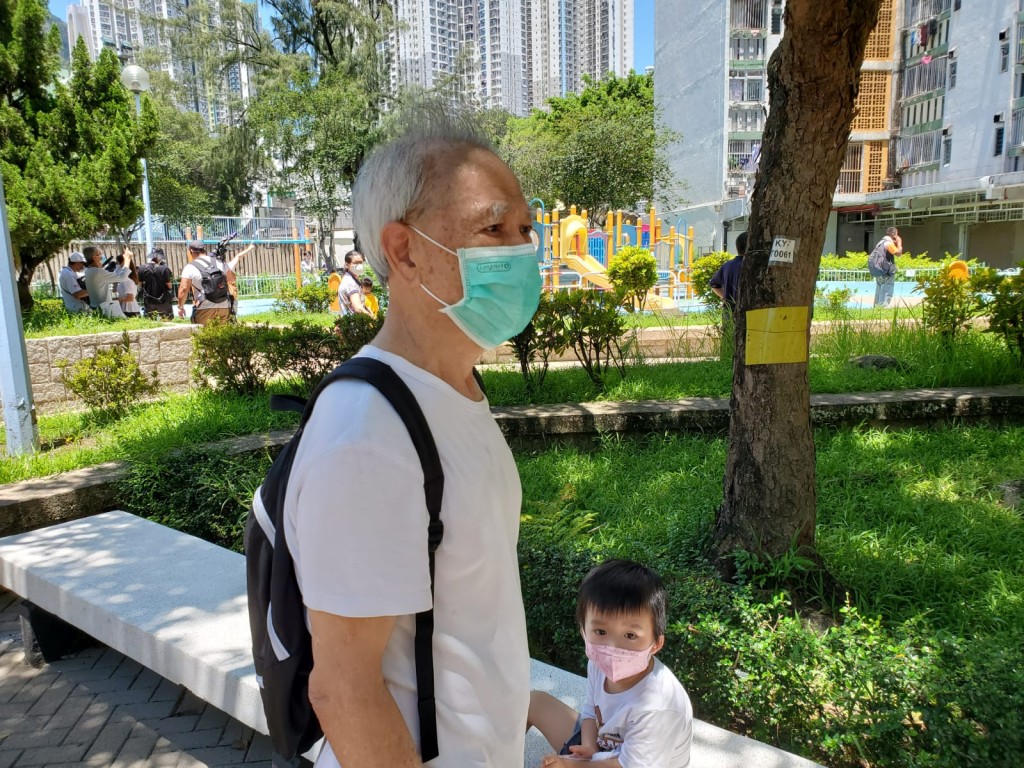 鄰居吳先生說,見到火警單位起火,有人跑出來。 蔡楚輝攝