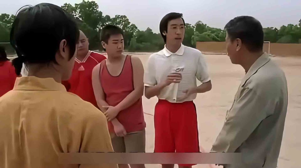 追求完美的周星馳在看過拍攝成果後,突然有了新想法,決定改為創作「跌士巴拿」橋段。 追求完美的周星馳在看過拍攝成果後,突然有了新想法,決定改為創作「跌士巴拿」橋段。