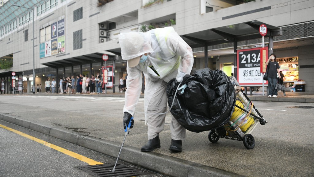 基孔肯雅熱︱大雨頻繁或沖走殺蟲劑 食環署:待大雨減退後再跟進滅蚊