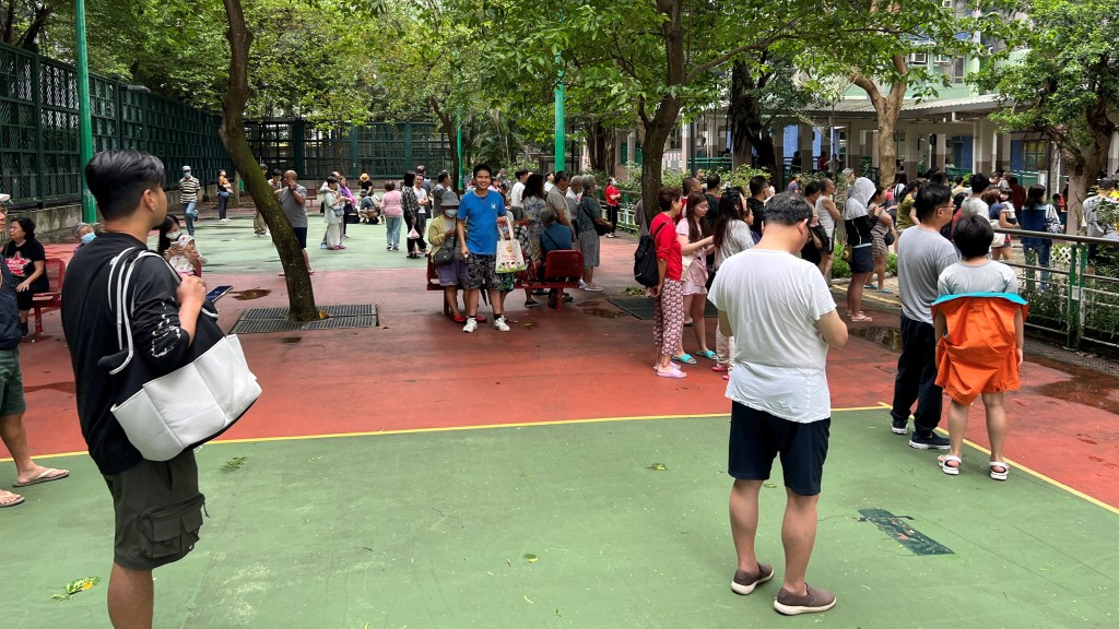 馬鞍山住宅單位起火冒煙 百多居民疏散