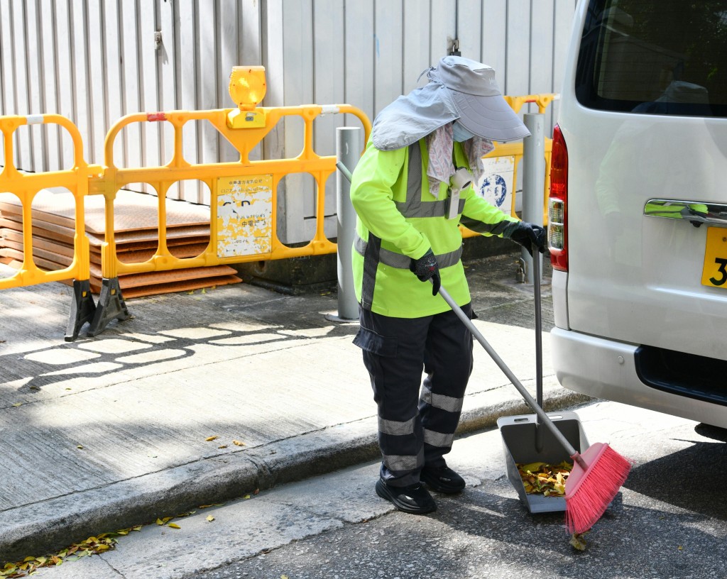 許澤森指出,只要意外是在工作期間及因工作原因發生,包括因工作強度導致的過勞或熱衰竭,均屬工傷的一部分。 許澤森指出,只要意外是在工作期間及因工作原因發生,包括因工作強度導致的過勞或熱衰竭,均屬工傷的一部分。