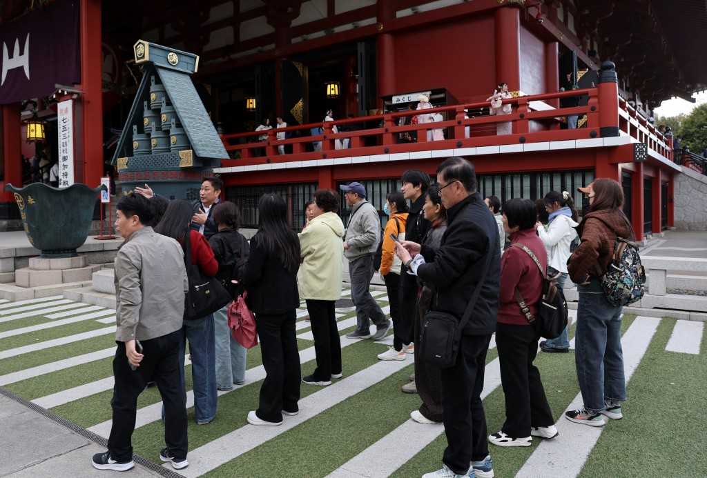 受到中國政府提醒公民避免赴日的措施影響，到日本旅遊的中國遊客數目減少。路透社