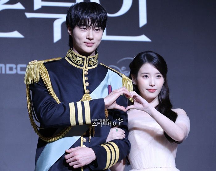 邊佑錫、IU主演的《21世紀大君夫人》製作費被指高達300億韓圜(約1.56億港元),但口碑極差。 邊佑錫、IU主演的《21世紀大君夫人》製作費被指高達300億韓圜(約1.56億港元),但口碑極差。