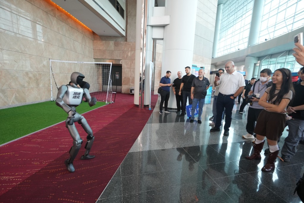 多家知名科企參展,包括奪得2026 RoboCup機械人世界杯冠軍的加速進化。 多家知名科企參展,包括奪得2026 RoboCup機械人世界杯冠軍的加速進化。