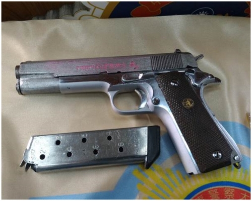 二战M1911制式手枪。