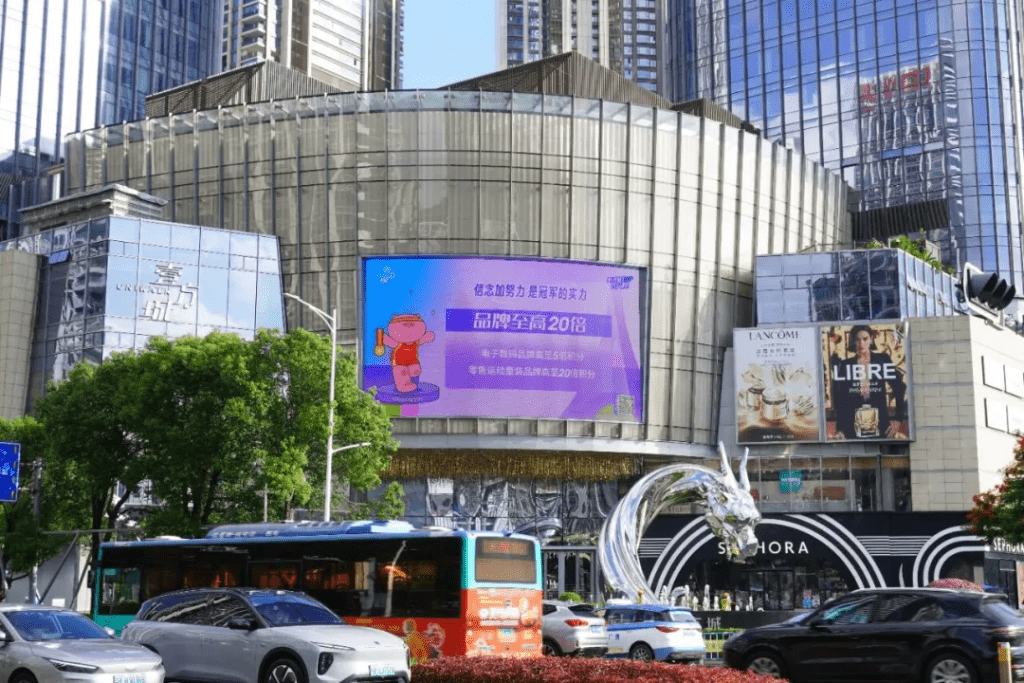 深圳巴士集團近日開通一條「前海寶中快線」假日循環專線,方便港人往返深圳灣口岸至前海壹方城商場。 深圳巴士集團近日開通一條「前海寶中快線」假日循環專線,方便港人往返深圳灣口岸至前海壹方城商場。