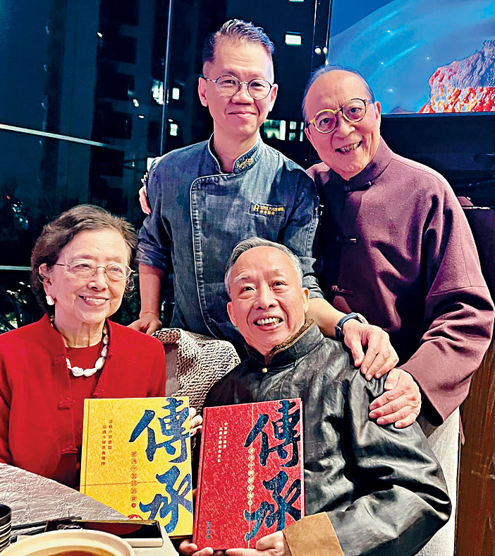 高錦跟姐姐高美慶教授和班哥及江大廚合照