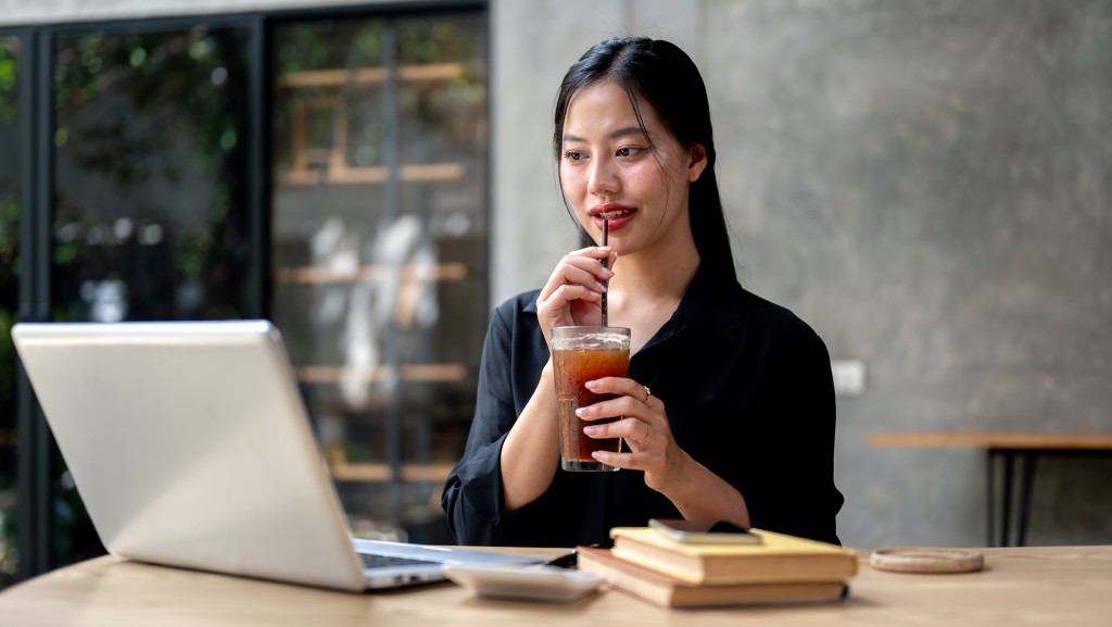 飲果汁通便恐變胃酸倒流 營養師點名8種「最傷腸胃」飲品 咖啡1種飲法也中招