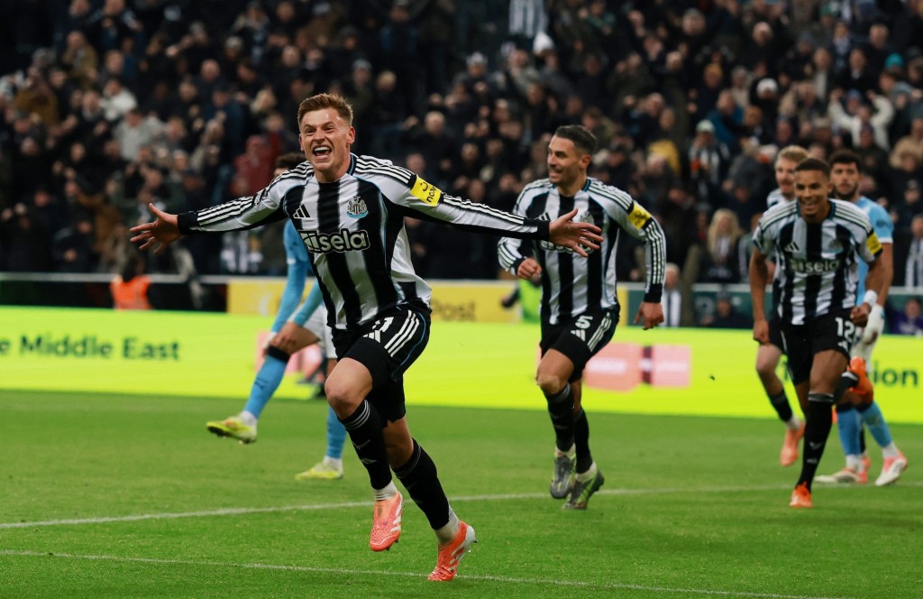 哈維班尼斯梅開二度。路透社