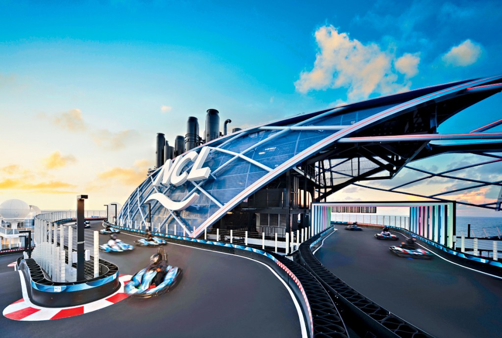 緊張刺激的三層全景高卡賽車跑道。