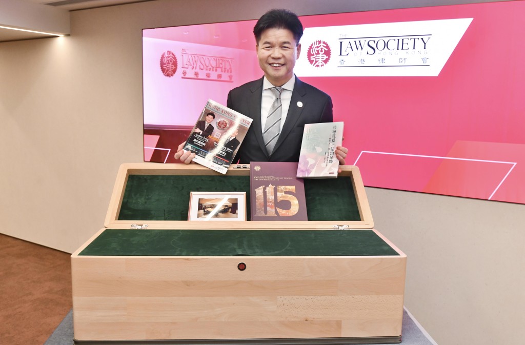 為紀念活化工程完成,律師會特設「時間囊」記錄香港法律專業的發展歷程。 為紀念活化工程完成,律師會特設「時間囊」記錄香港法律專業的發展歷程。