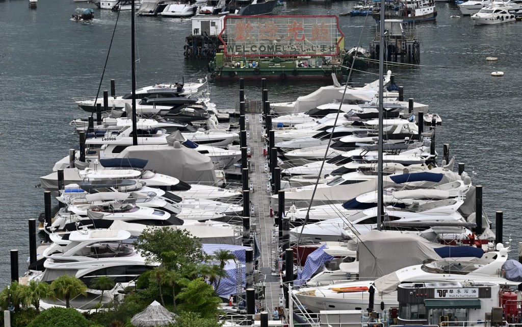 為配合遊艇經濟發展,政府計劃增加約600個遊艇新泊位。 為配合遊艇經濟發展,政府計劃增加約600個遊艇新泊位。