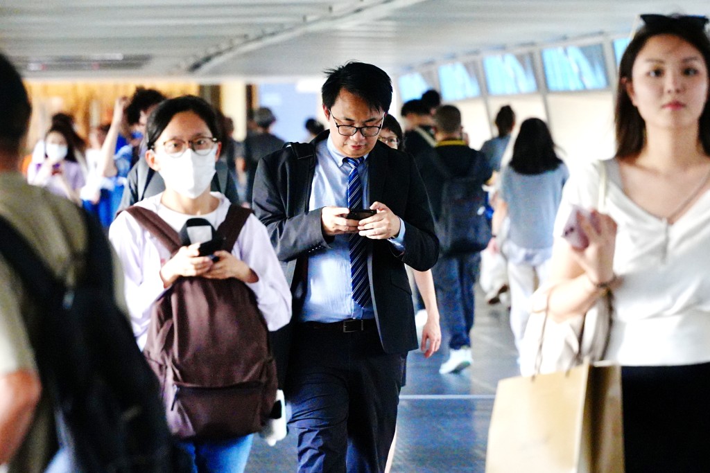 他指高才通收入數達4萬，高收入可達8萬、10萬，高於香港中位收入2萬多元。示意圖