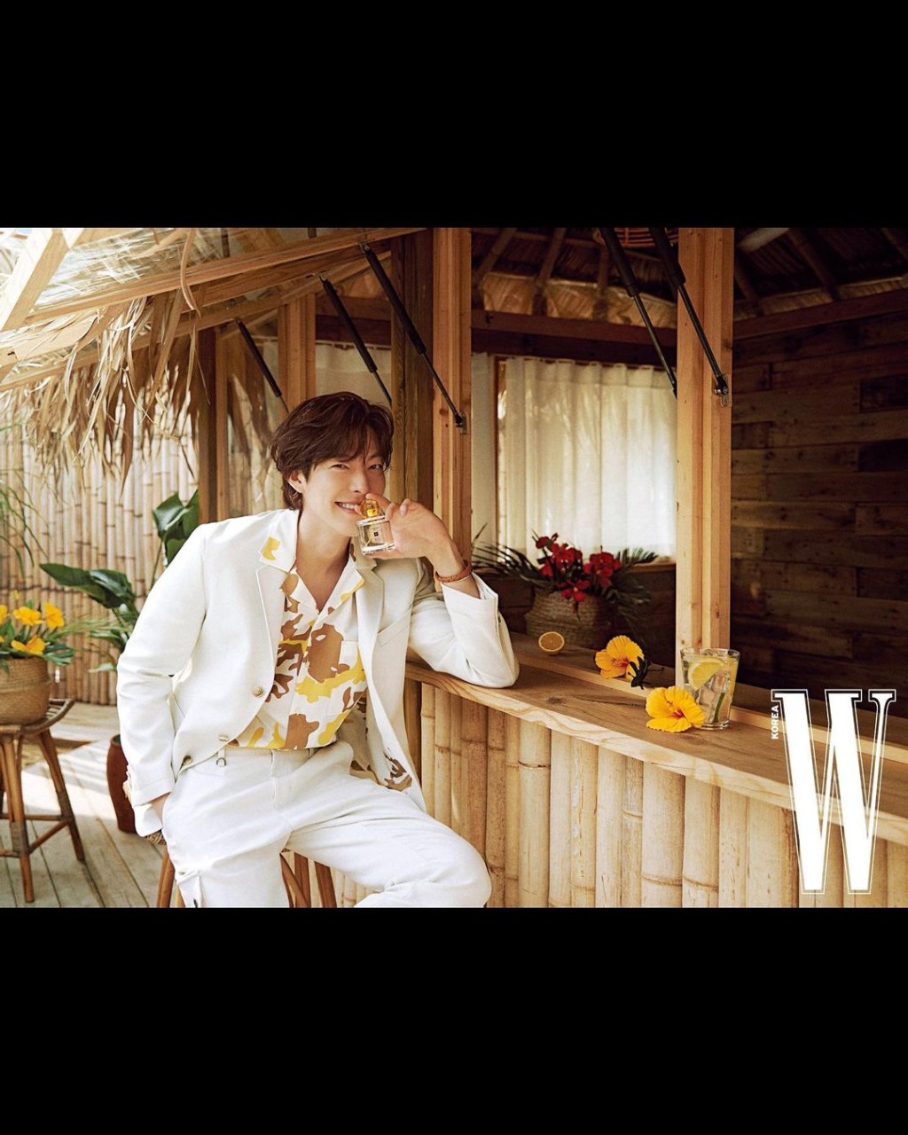 背景好有渡假Feel，想同金宇彬去玩。（來源：W KOREA）