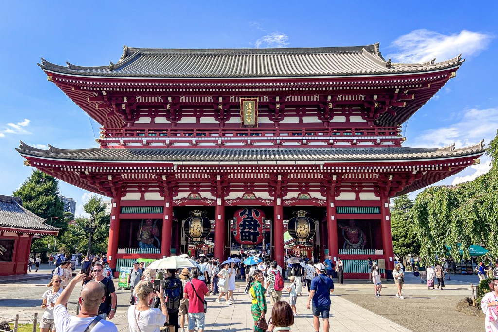 淺草寺甚受遊客歡迎。維基百科