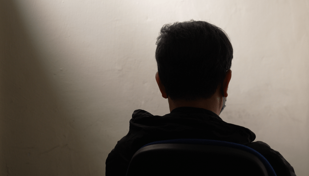 受害人馮先生被騙徒假扮上司直接指示過帳，令公司蒙受鉅額損失。