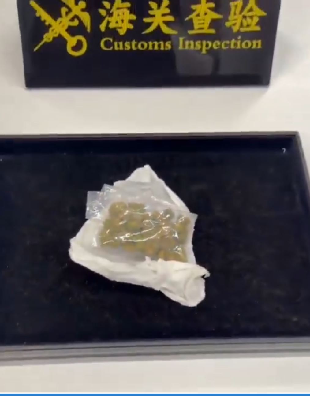黑人男子入境時被搜出底褲藏11.2克大麻。海關發布