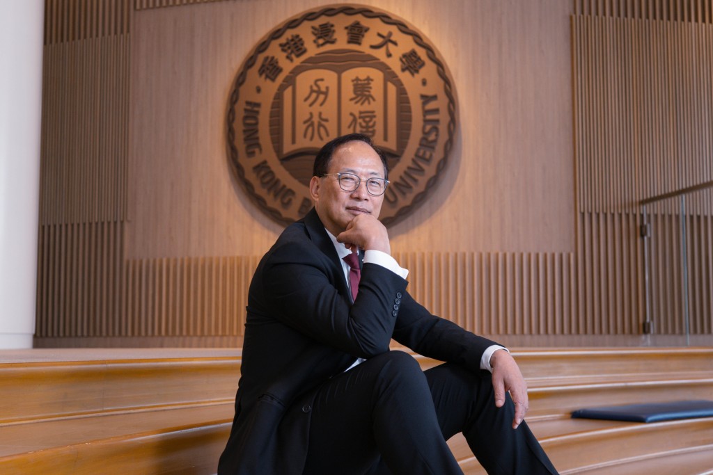 衞炳江將於明年7月卸任浸大校長一職，屆時將轉換身份，以光子學教授留任。劉駿軒攝