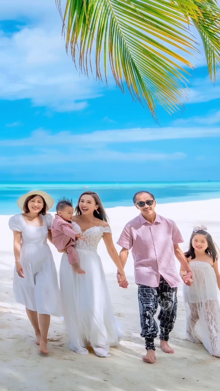 楊洛婷與爸爸關係很好。 楊洛婷與爸爸關係很好。