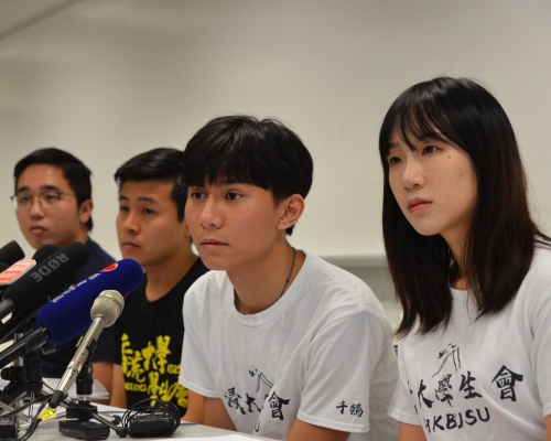方仲賢(右二)強烈讉責警方濫捕。