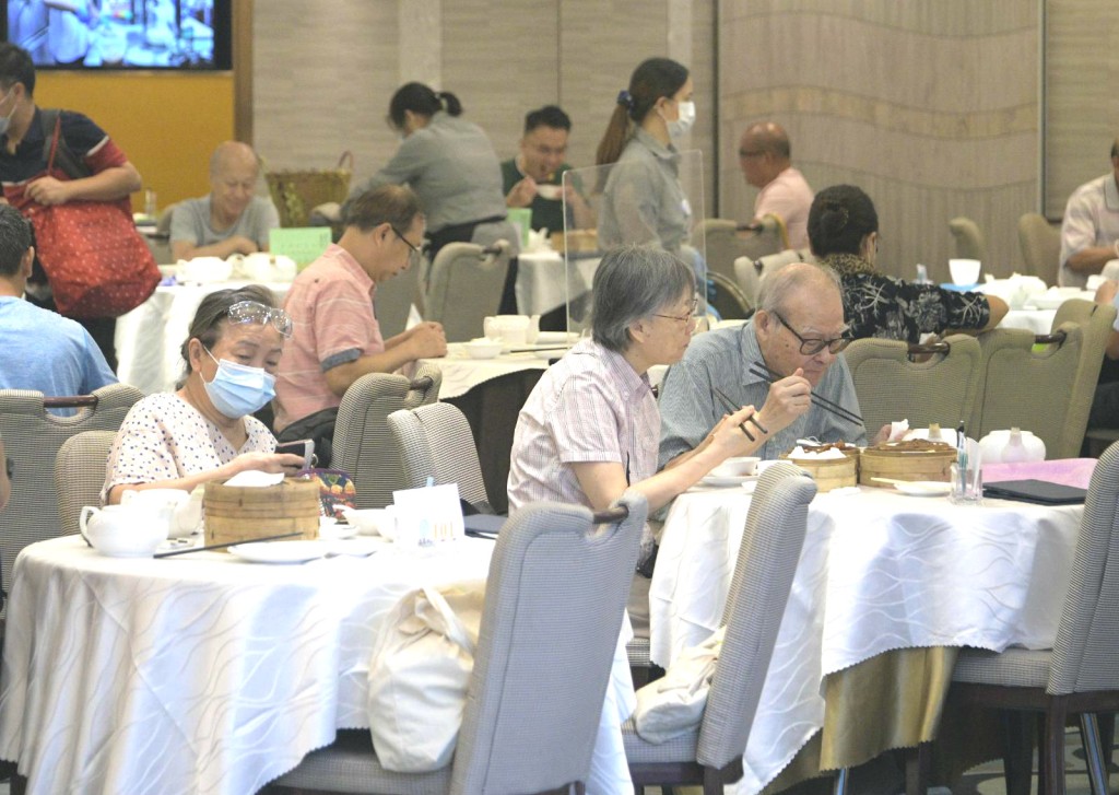 张竹君指若市民佩戴口罩接触患者都会被列密切接触者。