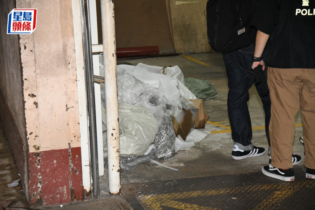 有氣槍及子彈被遺在工廈地下。