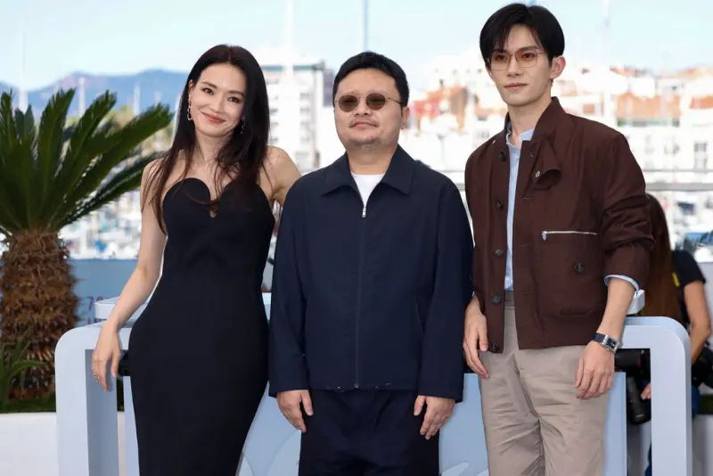 舒淇及易烊千璽主演、畢贛執導的《狂野時代》獲頒新增設的特別獎 舒淇及易烊千璽主演、畢贛執導的《狂野時代》獲頒新增設的特別獎