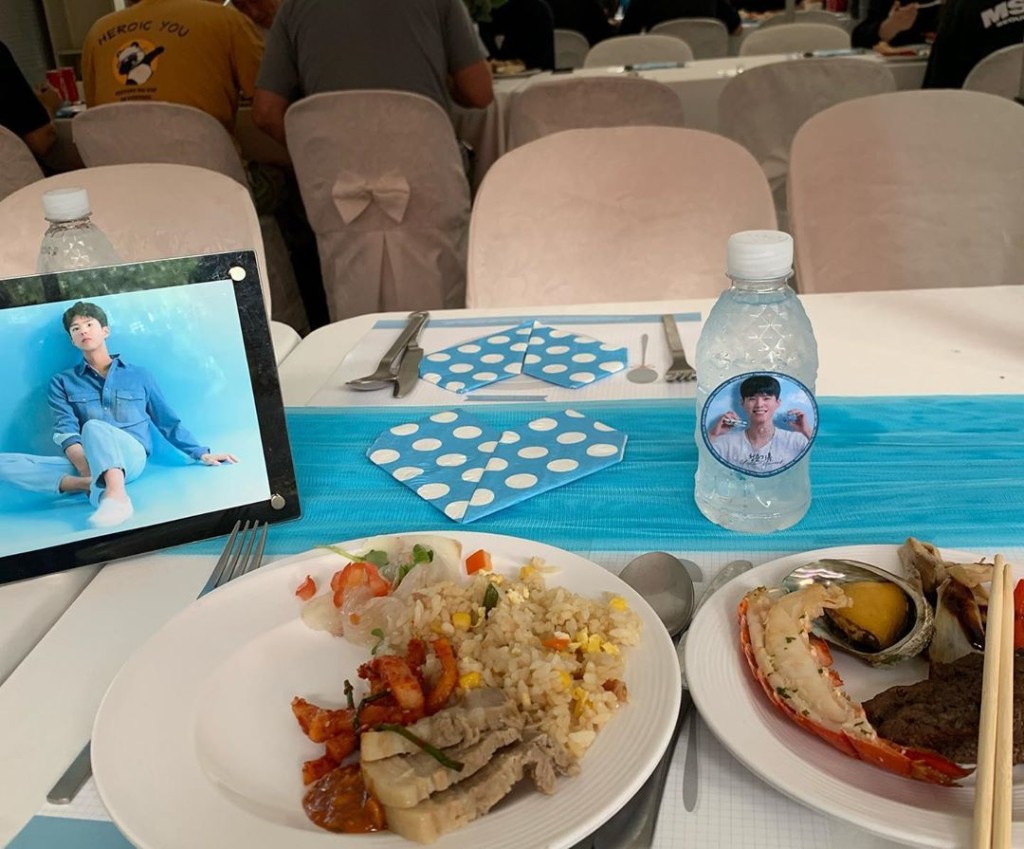 還有美味自助餐。