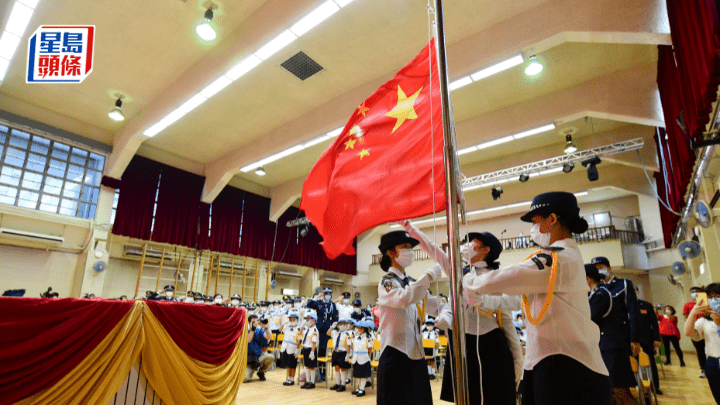 教育局昨向全港中小學及幼稚園發通告,提醒學校可通過不同國民教育相關活動慶回歸。 資料圖片