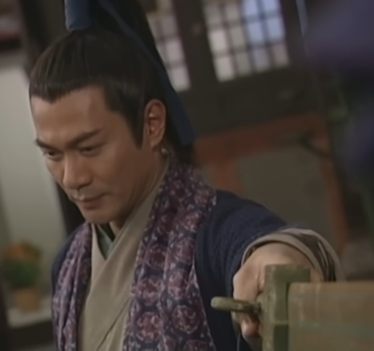 連晉性格冷酷、陰險、有野心。