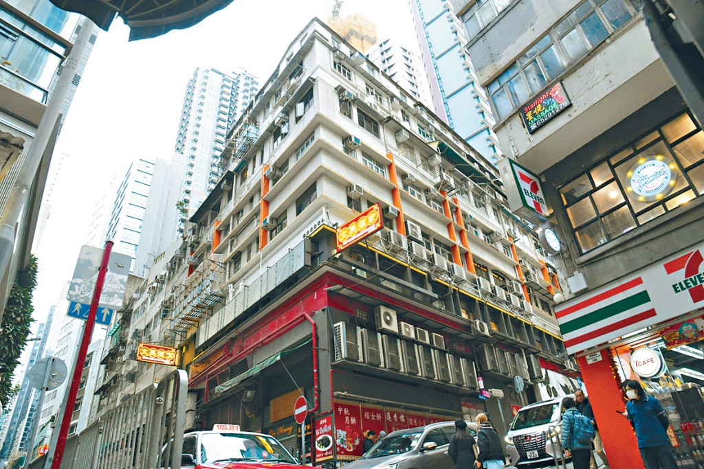 資本策略持有的上環曾昭灝大廈放棄商廈發展,最新向城規會申建一幢樓高30層的商住大廈,提供175伙。