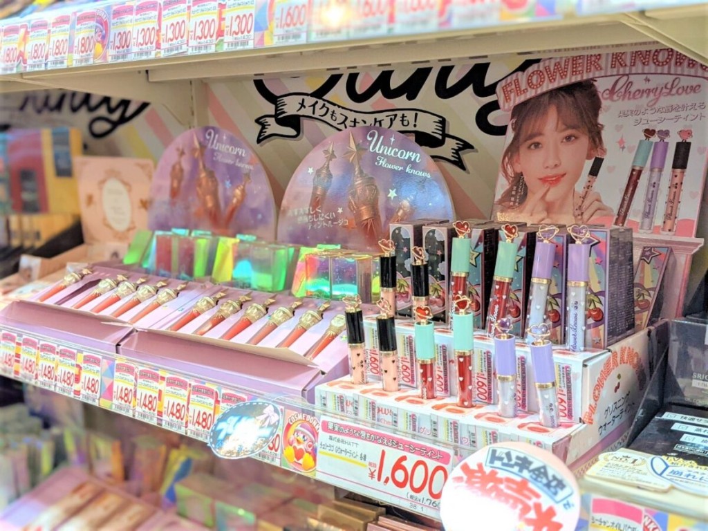 而化妝品DONKI就有約1,000種產品(網絡圖片)